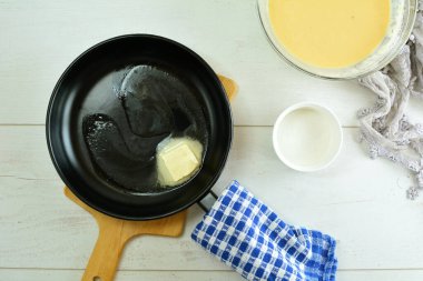 Tablo arkaplanındaki tereyağı izole edildi.