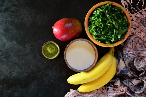 Matcha Green Tea Smoothie  preparation,    ingredients