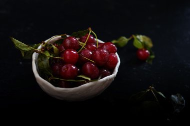 Olgun Kiraz bir kase