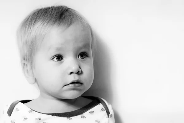 Portret van een kleine jongen zwart / wit — Stockfoto