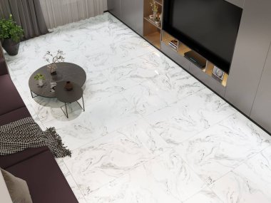 Kuvars döşemeleri, desenli halıları, doğal tonları, ortasında siyah seramik sehpası, ahşap mobilyaları, kahverengi rahat koltuğu olan rahat bir oturma odası. 3B Hazırlama