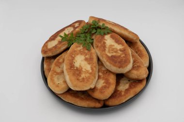 Klasik Ev Yapımı Ev Yapımı Patates Pastaları Beyaz Tabakta İzole Edildi