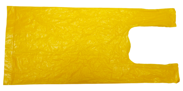 Kırışık sarı çöp torbası şeffaf bir arka planda izole edilmiş. Gerçek yüksek yoğunluklu polietilen plastik torba. HDPE müşterisi, plastik atık ve kirlilik.