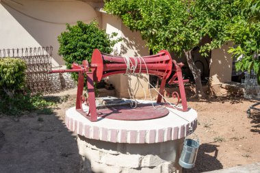 Salamina Adası, Yunanistan - 24 Ağustos 2025 Lemonia Agios Nikolaos Manastırı.