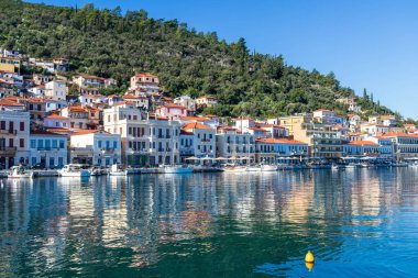 Gytheion, Yunanistan - 14 Kasım 2025 Gytheion Güney Pelponnese 'de geleneksel ve tarihi bir kıyı kentidir..