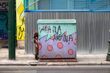 Atina, Yunanistan - 21 Aralık 2025 Başkent Yunanistan 'da ilginç bir fotoğraf yürüyüşü.