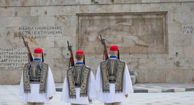 Atina, Yunanistan - 21 Aralık 2025 Yunan Euzones parlamento önünde nöbet değiştirdi.