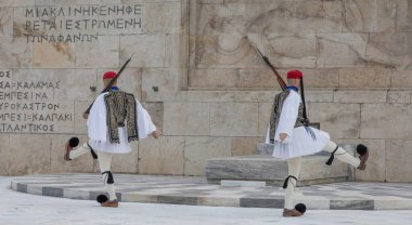 Atina, Yunanistan - 21 Aralık 2025 Yunan Euzones parlamento önünde nöbet değiştirdi.