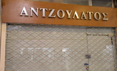 Atina, Yunanistan - 21 Aralık 2025 Başkent Yunanistan 'da ilginç bir fotoğraf yürüyüşü.