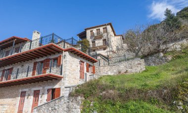 Dimitsana, Yunanistan - 11 Aralık 2025 Arcadia bölgesindeki geleneksel Dimitsana köyü.