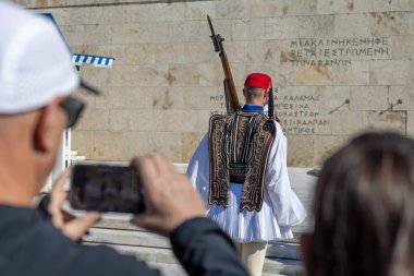 Atina, Yunanistan - 8 Şubat 2026 Yunan Euzones parlamento önünde nöbet değiştirdi.