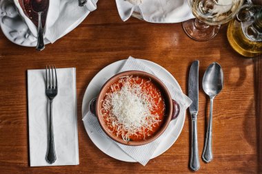 Hizmet domates çorbası