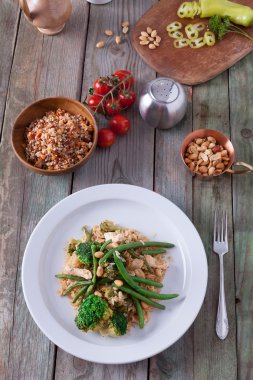 Brokoli ve yeşil fasulye sağlıklı yemek