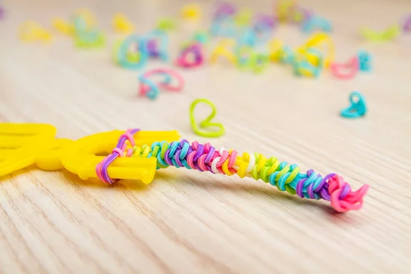 Rubber Band Weaving Knitting Rubber Bands Loom Knit Hands Girl — Stock Photo, Image