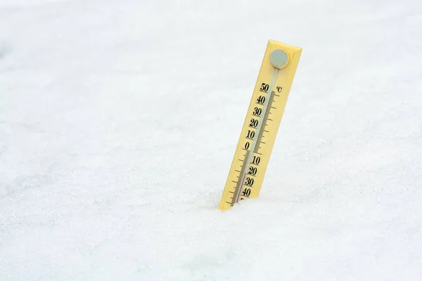 Tempo Inverno Termômetro Neve Mostra Temperaturas Muito Baixas Graus Abaixo — Fotografia de Stock