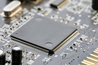 İç analog ses kartının bir parçası. Bilgisayar ekipmanları. Yakın çekim, seçici odaklanma
