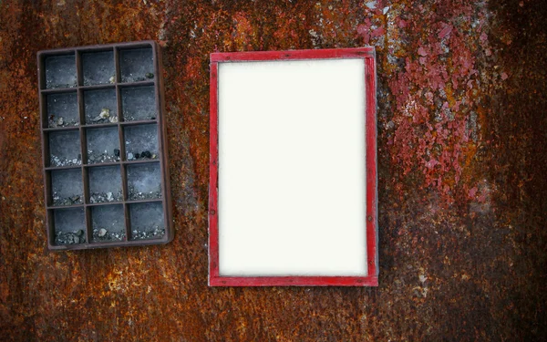 paslı duvar rafları çöp üzerinde metin ile fotoğraf çerçevesi