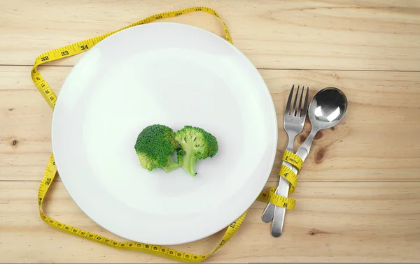 Dieet gezond eten gewicht bedieningsconcept. groene broccoli — Stockfoto