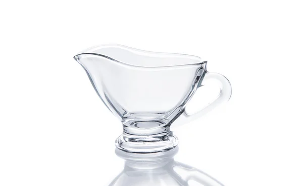Beyaz arka plan üzerinde cam sauceboat