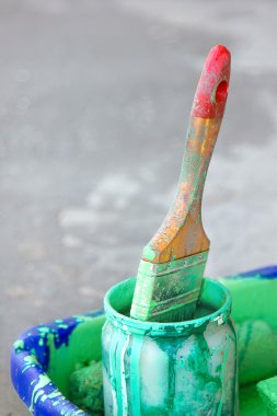 kirli boya fırçası