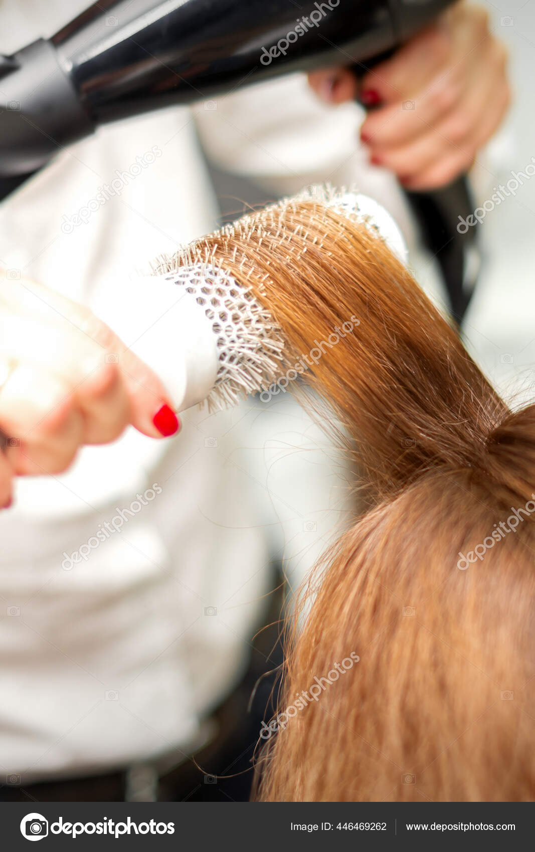 Salão. close-up de um corte de cabelo feminino, mestre em uma