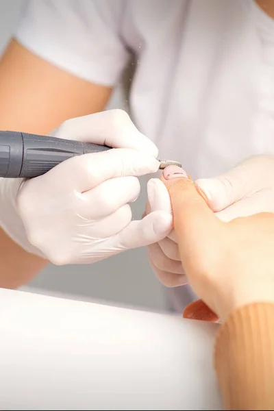 Manicure Master Toepassen Van Elektrische Nagel Bestand Machine Verwijderen Van — Stockfoto