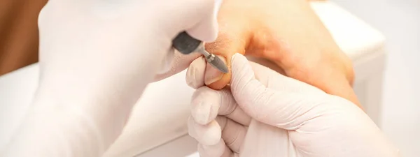 Manicure Master Toepassen Van Elektrische Nagel Bestand Machine Verwijderen Van — Stockfoto