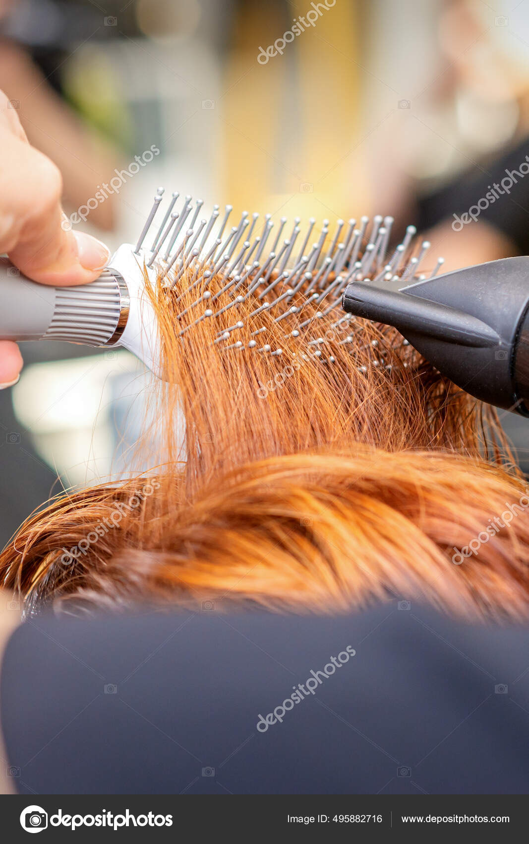 Salão. close-up de um corte de cabelo feminino, mestre em uma