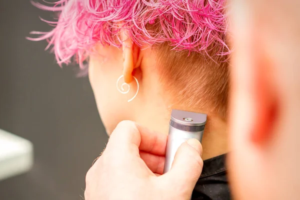 Back View Hairdresser Hand Shaving Nape Neck Electric Trimmer Young — Stock Photo, Image