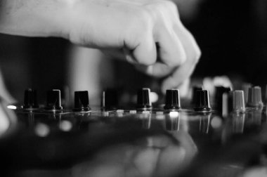 Parti makrosunda DJ denetleyici