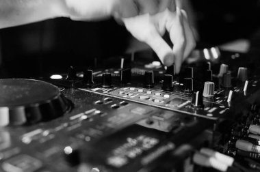 Parti makrosunda DJ denetleyici