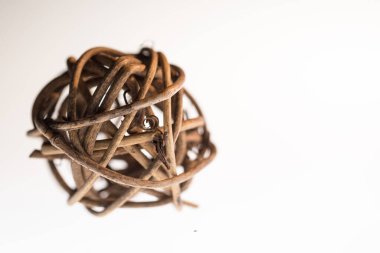 Beyaz arkaplanda saman topu makrosu