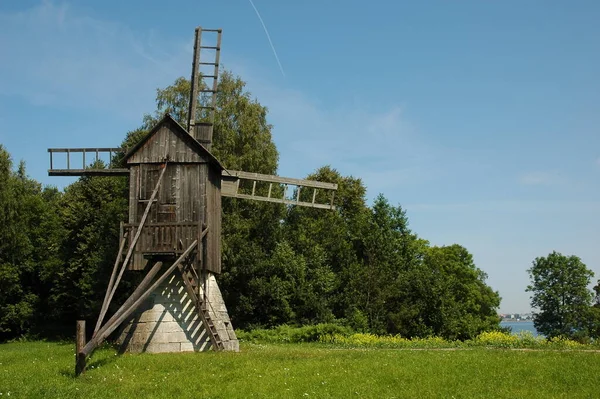 Dřevěný Větrný Mlýn Modré Obloze — Stock fotografie