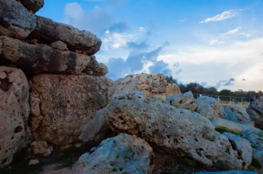 Gozo Adası 'ndaki antik taş çit binası.