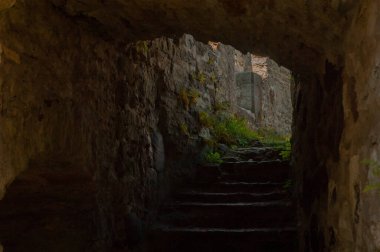 Kapılar ve pencereler. Hıristiyan Ortodoks Kilisesi 'nin dış görünüşünün ayrıntıları