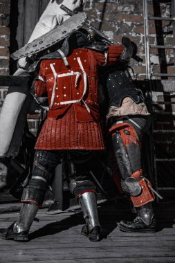 Şatoda savaşan şövalyeler