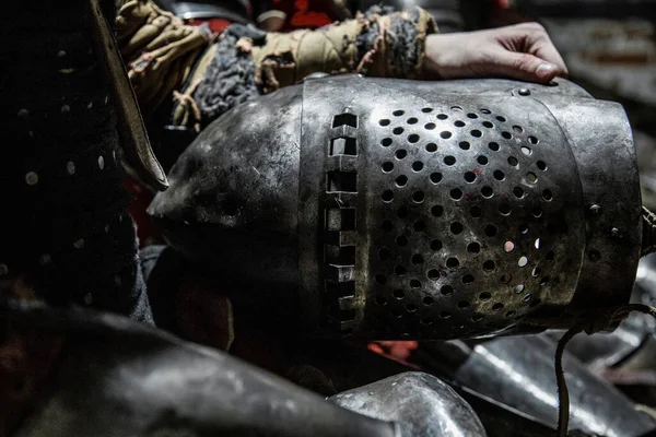 Kalede Bir Şövalye Miğferi — Stok fotoğraf