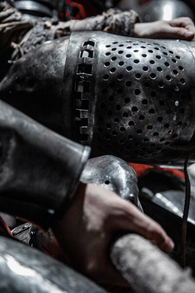 Рыцарский шлем в замке