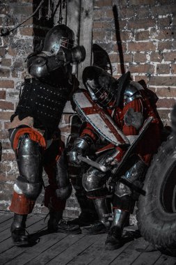 Şatoda savaşan şövalyeler