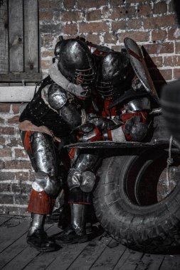 Şatoda savaşan şövalyeler