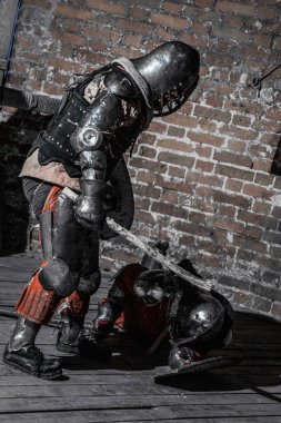 Şatoda savaşan şövalyeler