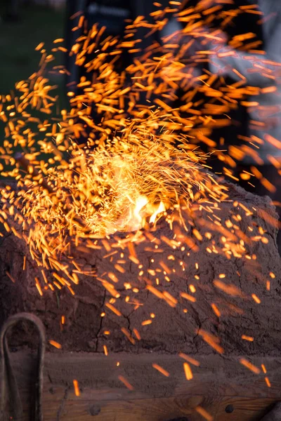 Kování Venku Jiskření Kolem Makra — Stock fotografie