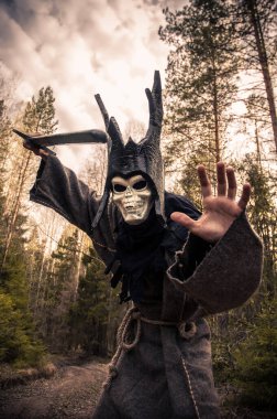 İskelet savaşçısı dışarıda kostüm oyunu