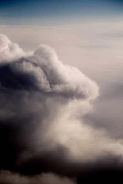 飛行機からのテクスチャされた雲の眺め — ストック写真