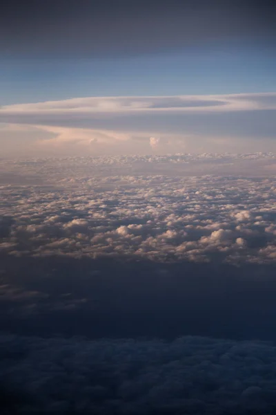 Vue Des Nuages Texturés Depuis Avion — Photo