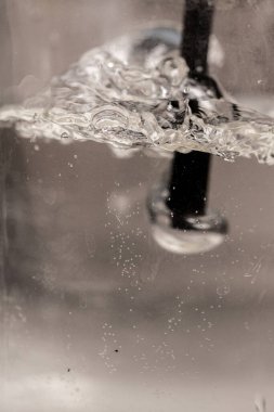 Karanlıkta makro su damlaları