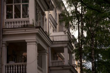 Yazın eski klasik cephe