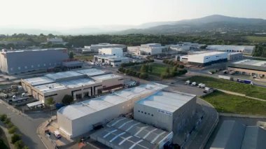 İnsansız hava aracı, depoları ve fabrikaları olan modern bir sanayi bölgesinde uçarken vuruldu.