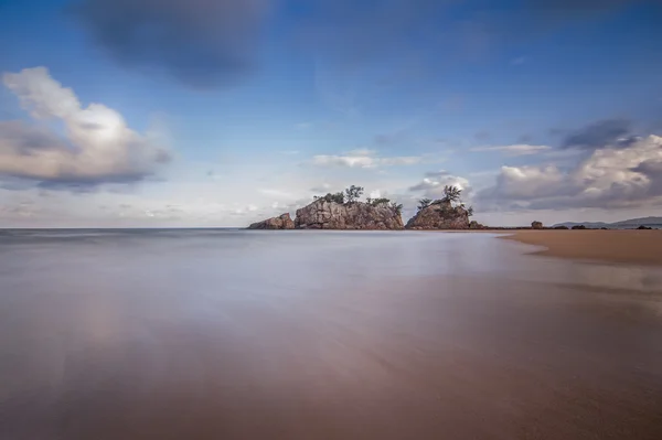 Güzel mavi gökyüzü görünümü üzerinde deniz manzarası Terengganu, Malezya.