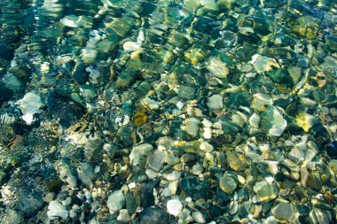 taşların üstünde belgili tanımlık dip